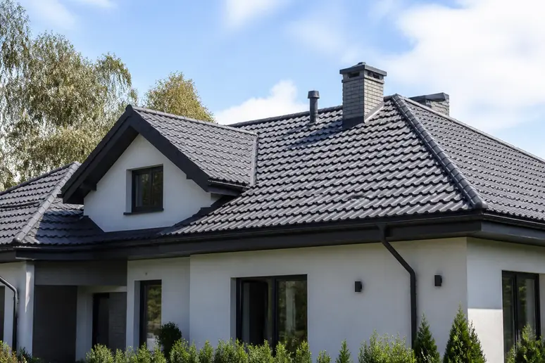Chantier achevé d'isolation toiture par l'extérieur sur une maison individuelle